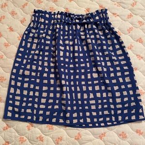 Size medium skirt with ruffled elastic band. Good length for work or an event.